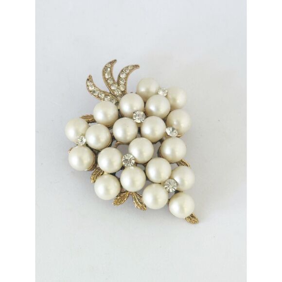 Vintage Gold Tone Grape Cluster Brooch with Faux Pearls & Clear Rhinestones - Picture 4 of 6